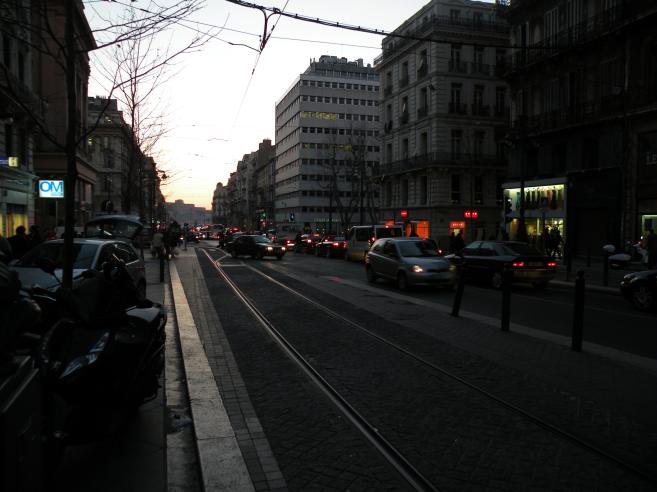  La Canebière à la tombée de la nuit